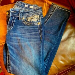 Miss me jeans size 27 inseam 31 NWOT love them buy only tried on cleaning closet